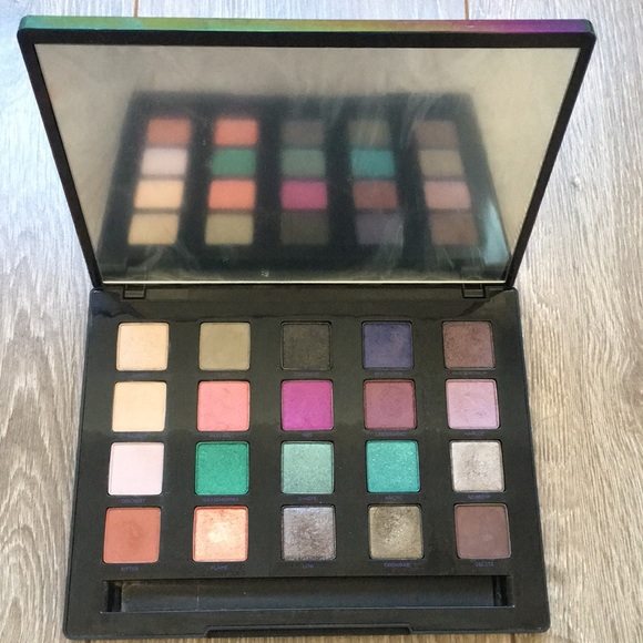 Urban Decay Vice 20 eyeshadow palette - Picture 1 of 4